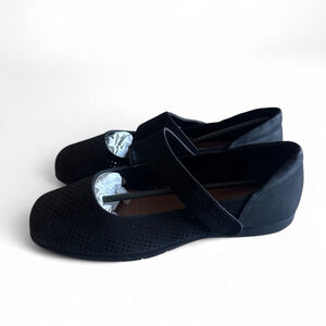 NWT Comfortview Black Perforated Mary Jane Flats Size 8 | Cross Strap | Giftable